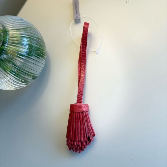 Portland leather goods sugar pom tassel NEW - Picture 3 of 4